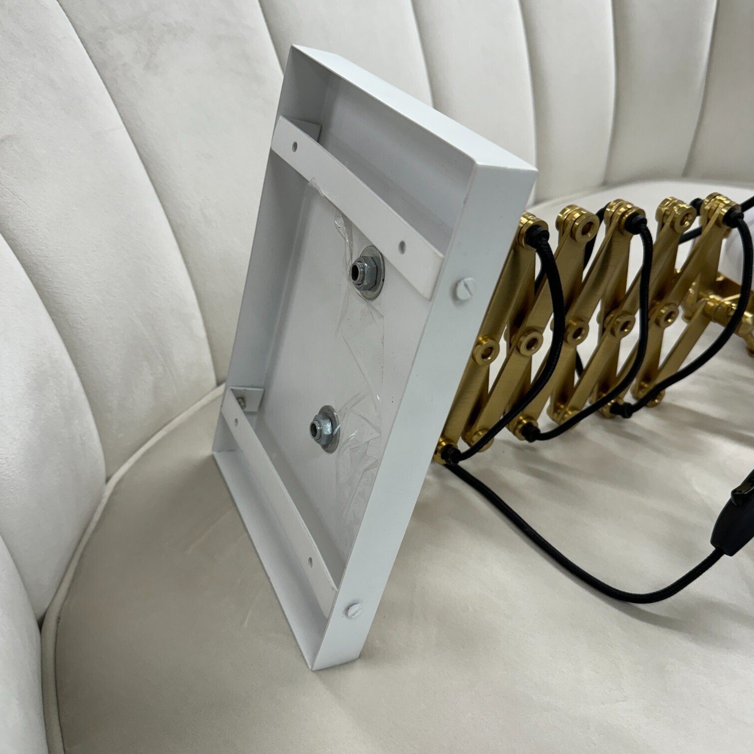 Sienas lampa Sarana Sienas lampa Sarana