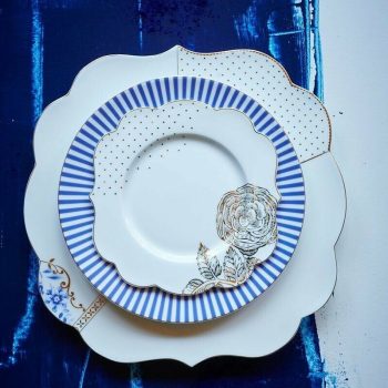 Šķīvis Royal White ar ziediem, 17 cm