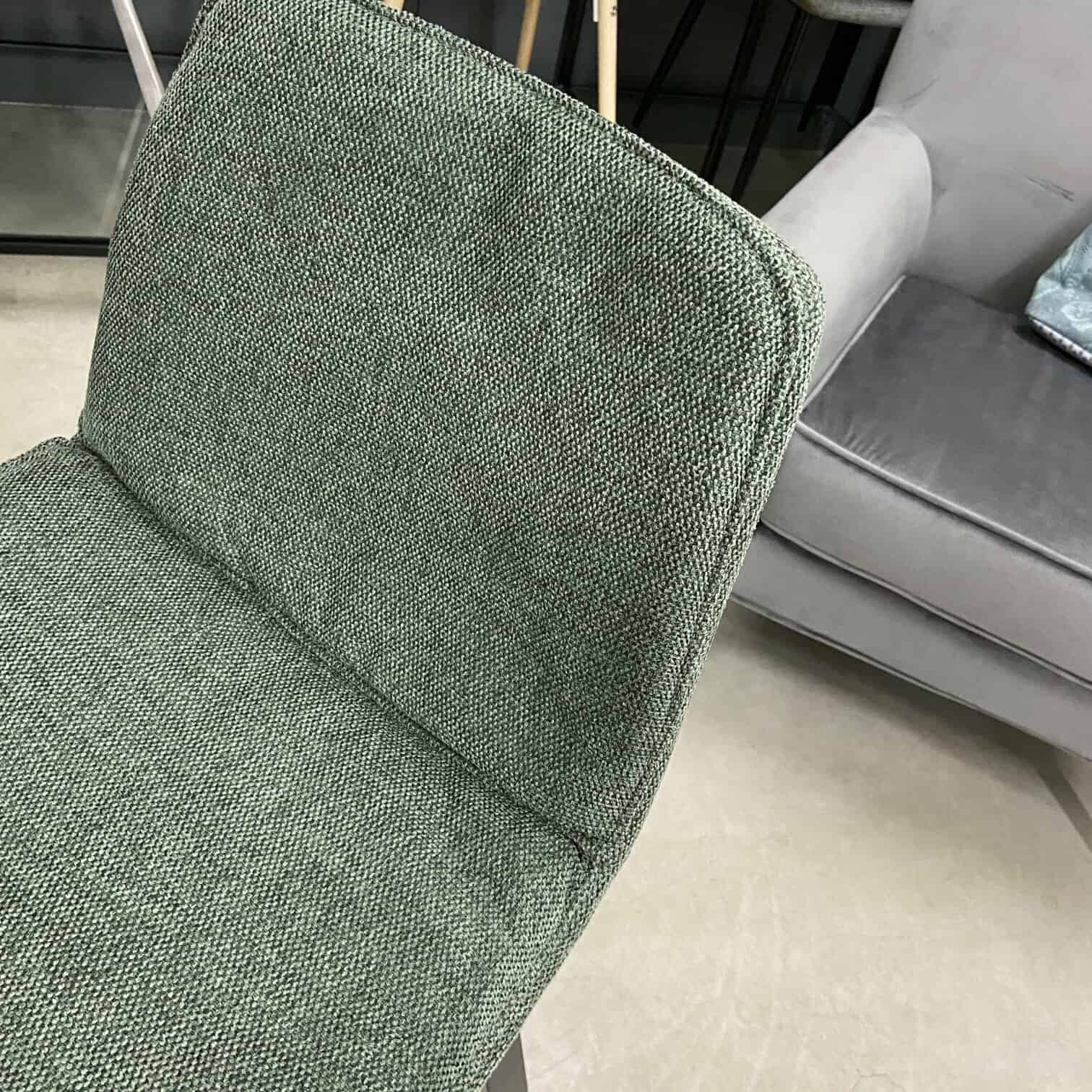 Pusbāra krēsls FIERCE, zaļš Pusbāra krēsls FIERCE, zaļš