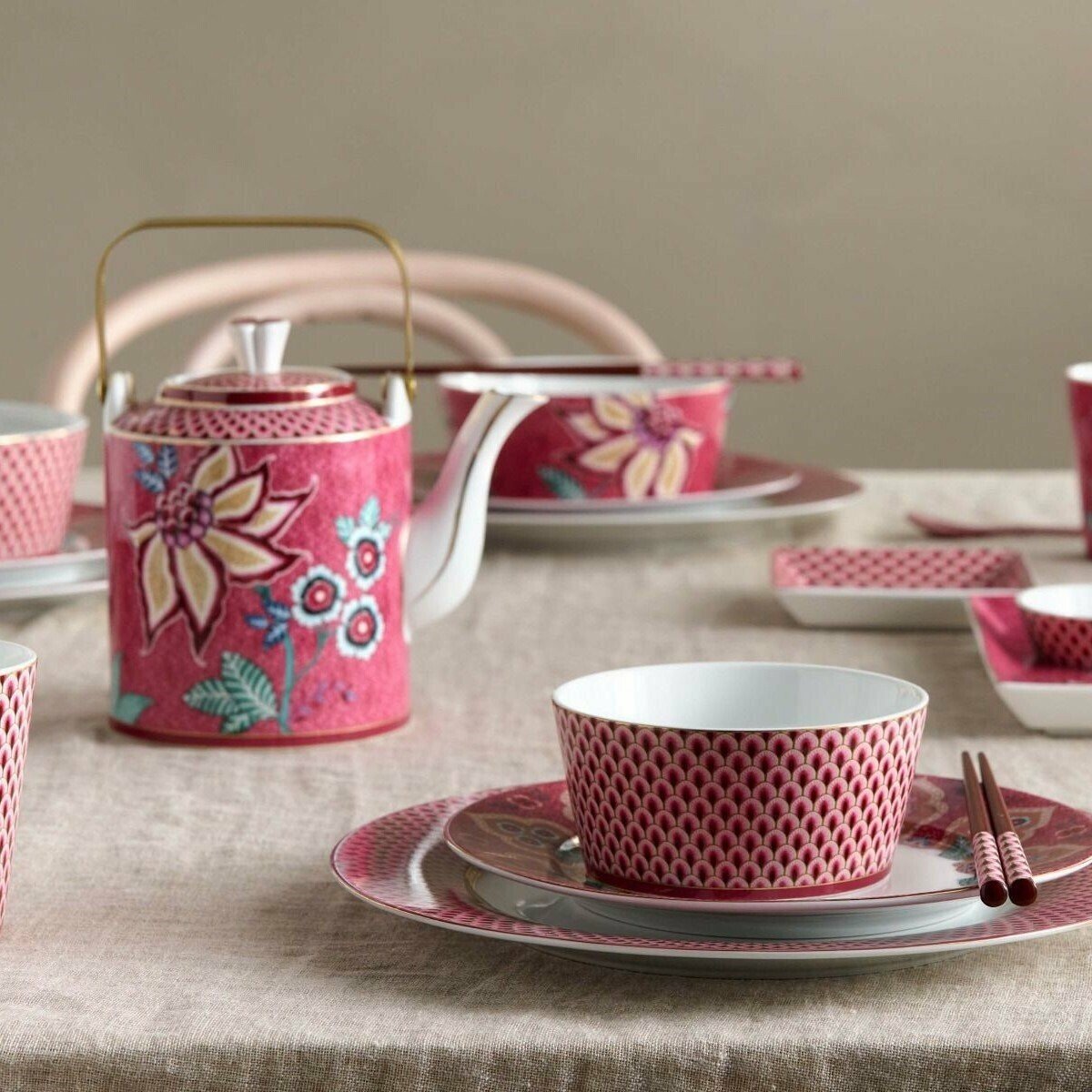 Tējkanna Oriental Flower Festival Dark Pink Tējkanna Oriental Flower Festival Dark Pink