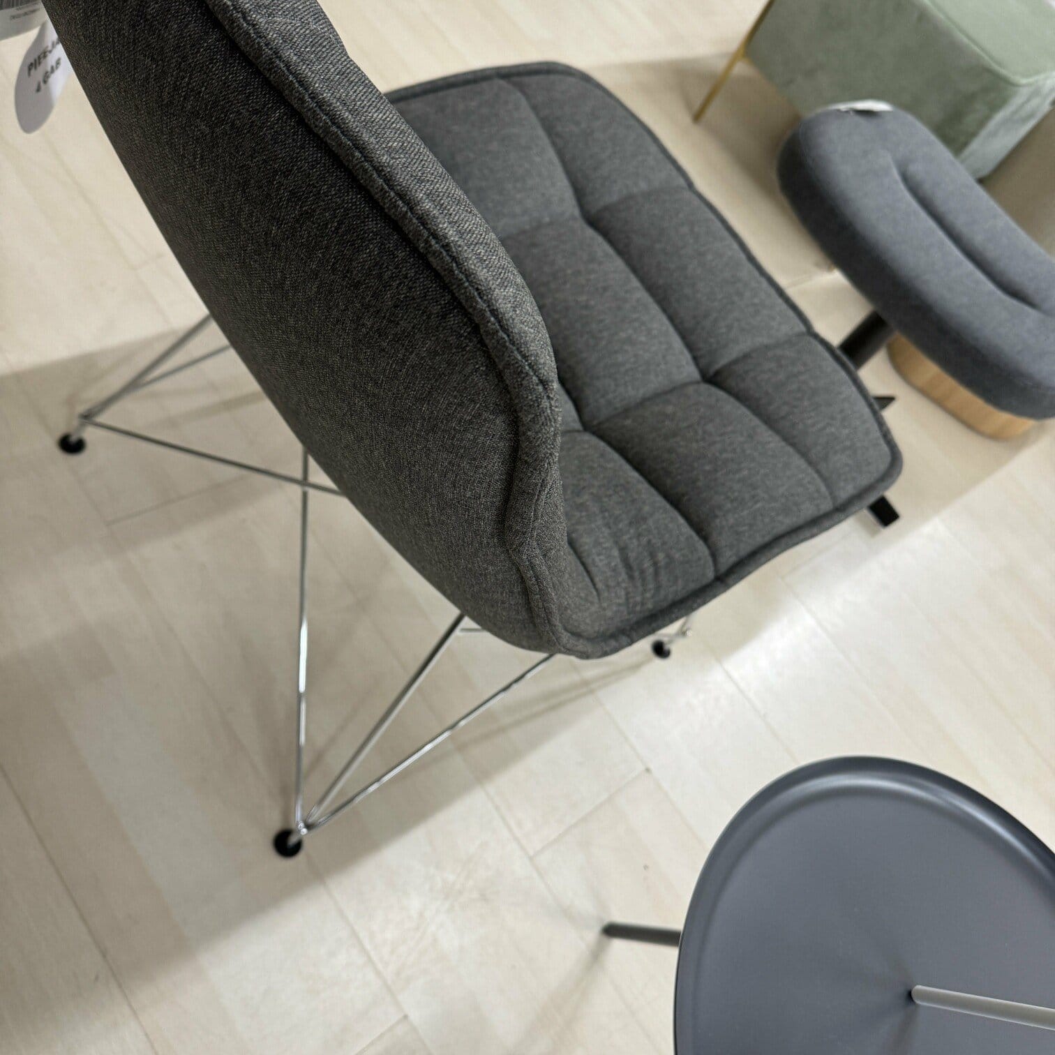 Atpūtas krēsls Akemi Atpūtas krēsls Akemi