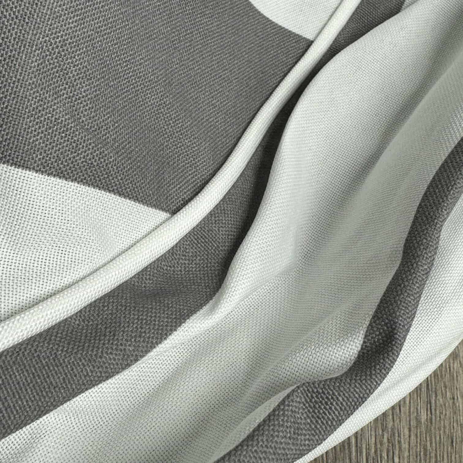 Piepūšams pufs Stripes baltā/pelēkā krāsā Piepūšams pufs Stripes baltā/pelēkā krāsā