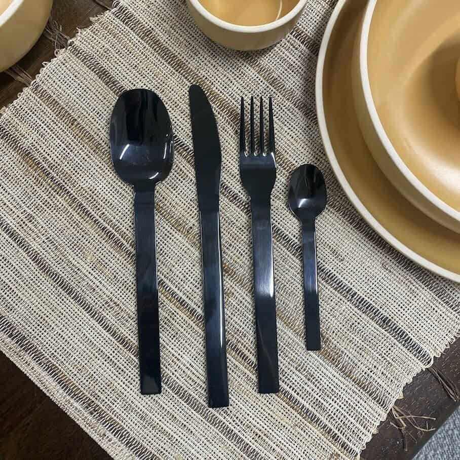 Galda piederumu komplekts Kimana, melna, 4 personām Galda piederumu komplekts Kimana, melna, 4 personām