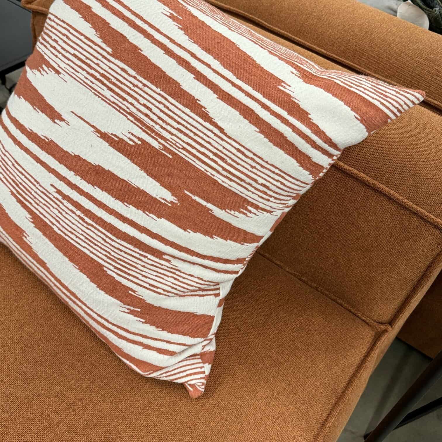 Spilvens Safi, oranžs, 60x60cm Spilvens Safi, oranžs, 60x60cm