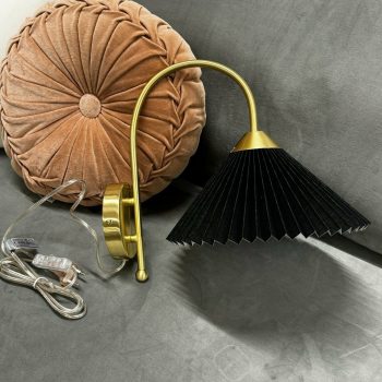 Sienas lampa Viens, melna