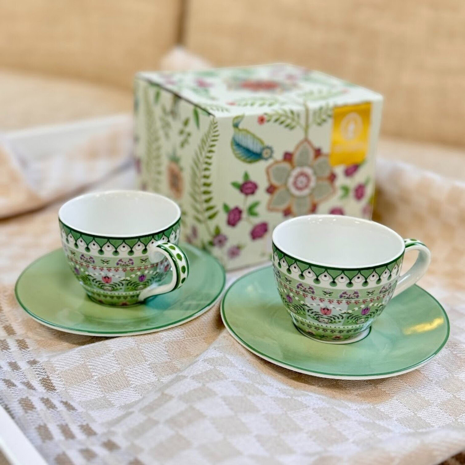 Espresso tases ar apakštasēm Lily&Lotus Light Green, 120ml, 2gab. Espresso tases ar apakštasēm Lily&Lotus Light Green, 120ml, 2gab.