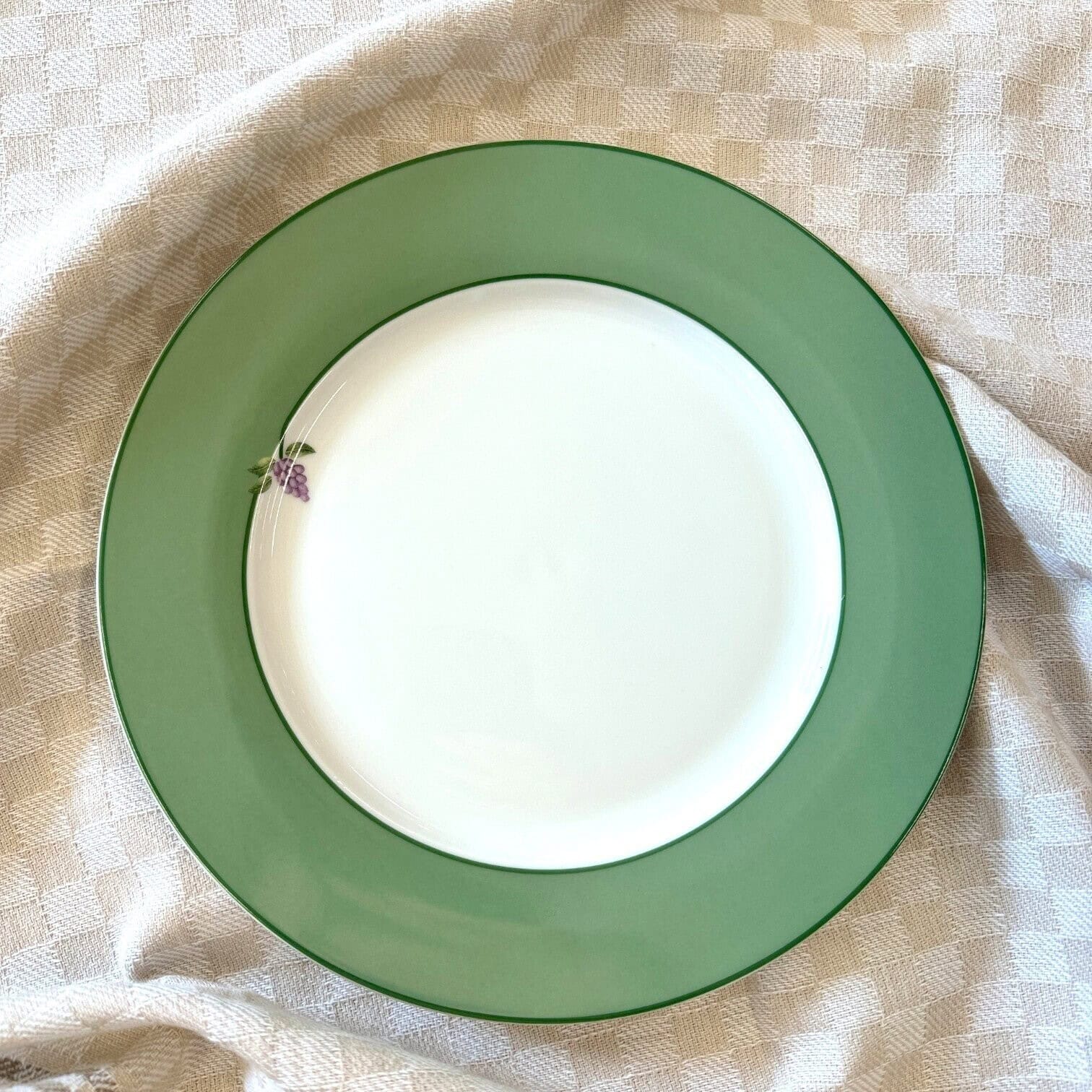 Šķīvis Lily&Lotus Uni Light Green, 23cm Šķīvis Lily&Lotus Uni Light Green, 23cm