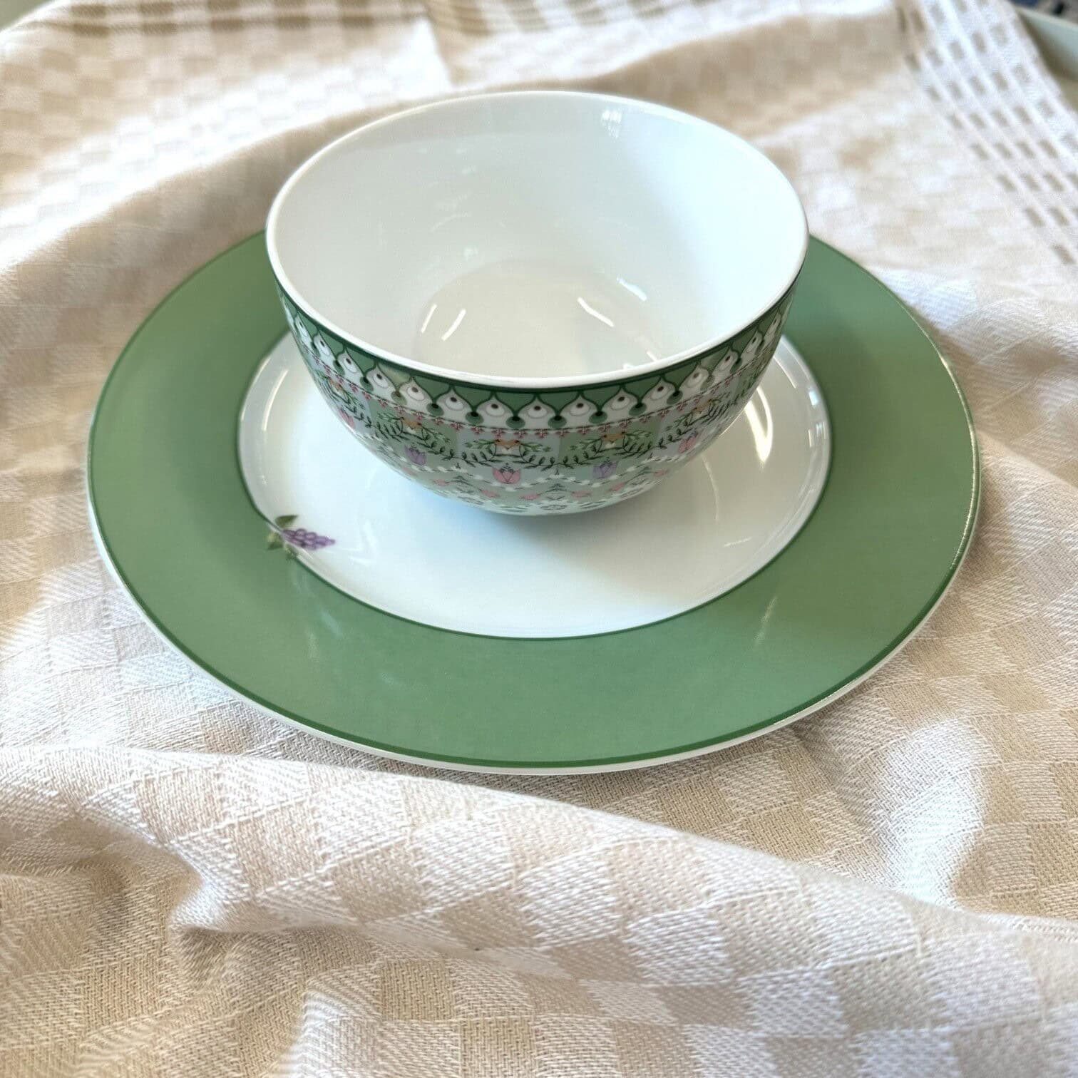 Šķīvis Lily&Lotus Uni Light Green, 23cm Šķīvis Lily&Lotus Uni Light Green, 23cm