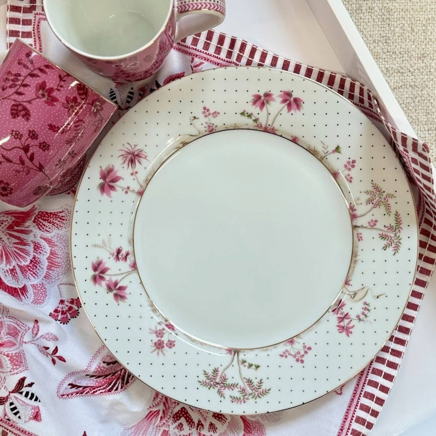 Šķīvis Jolie Dots Gold Pink, 26,5cm Šķīvis Jolie Dots Gold Pink, 26,5cm