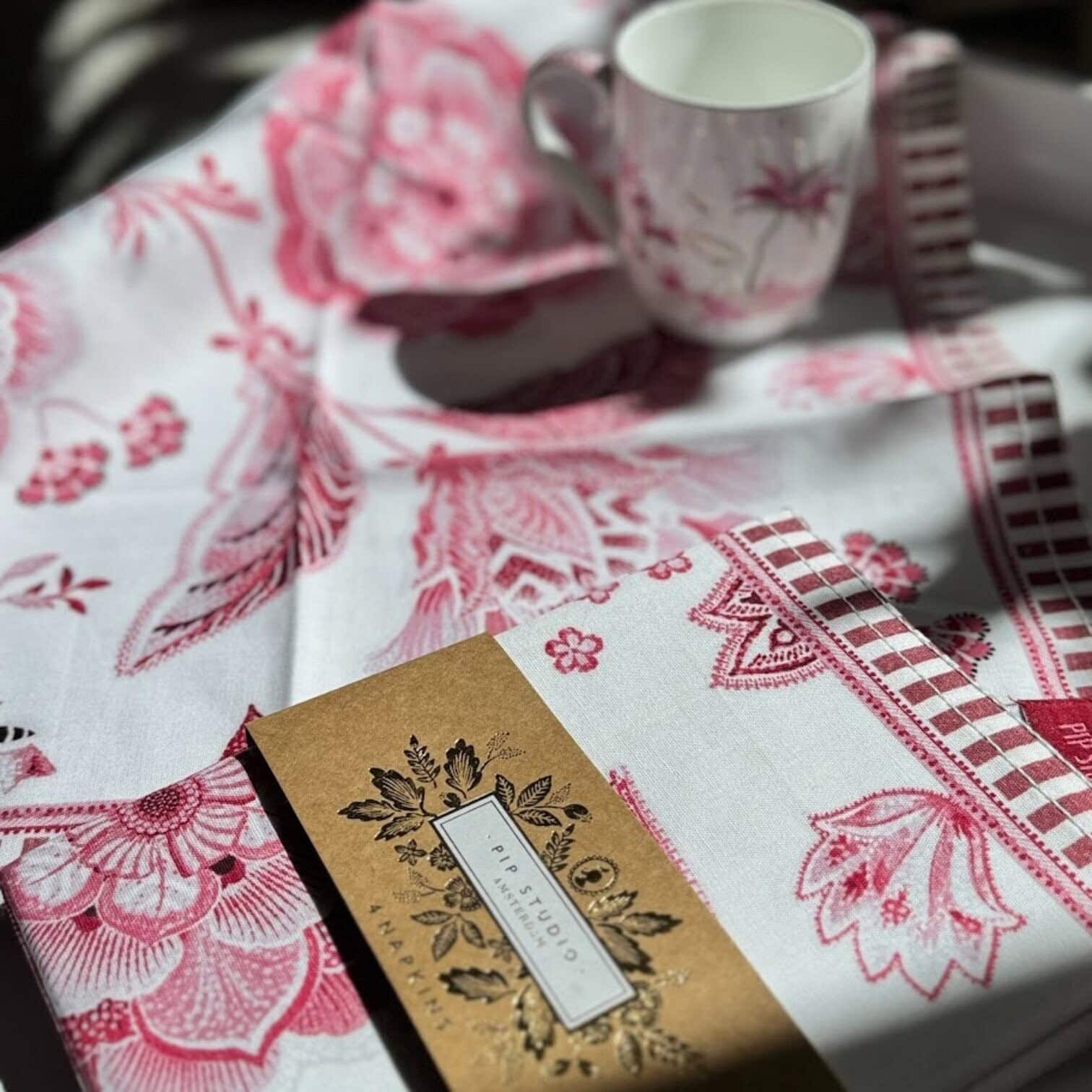 Salvetes Royal Regal Flower Red, 40x40cm Salvetes Royal Regal Flower Red, 40x40cm