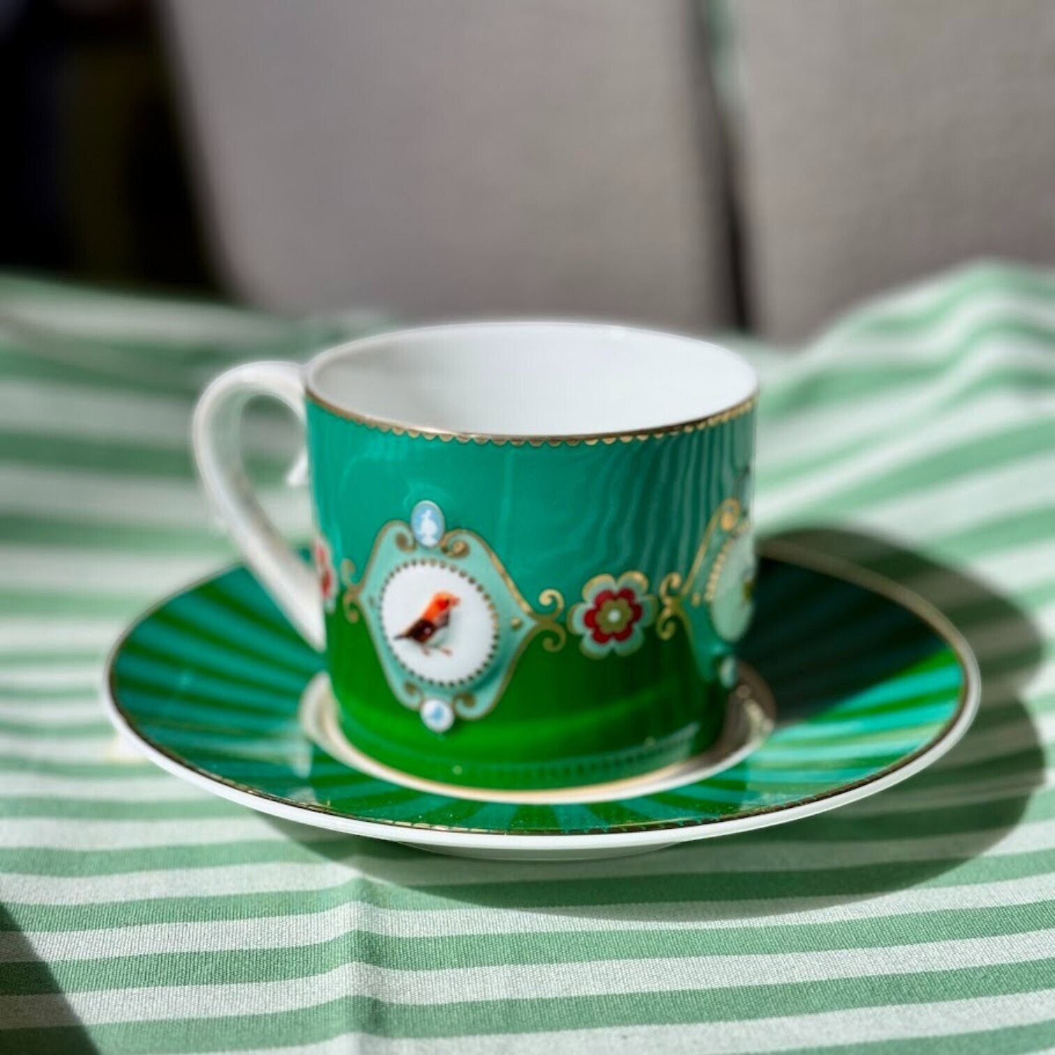 Tasīte ar apakštasīti Love Birds Medallion Emerald-Green, 200ml Tasīte ar apakštasīti Love Birds Medallion Emerald-Green, 200ml