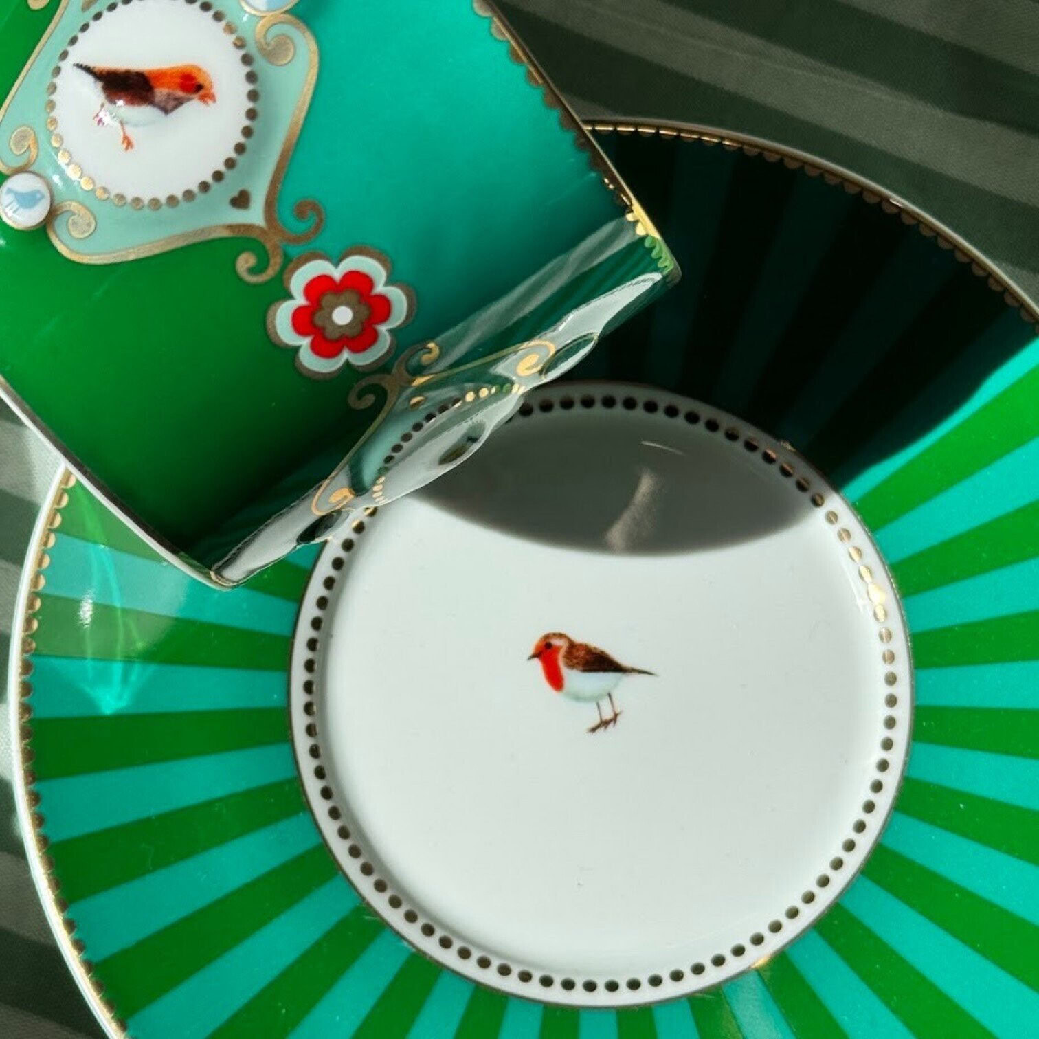 Tasīte ar apakštasīti Love Birds Medallion Emerald-Green, 200ml Tasīte ar apakštasīti Love Birds Medallion Emerald-Green, 200ml