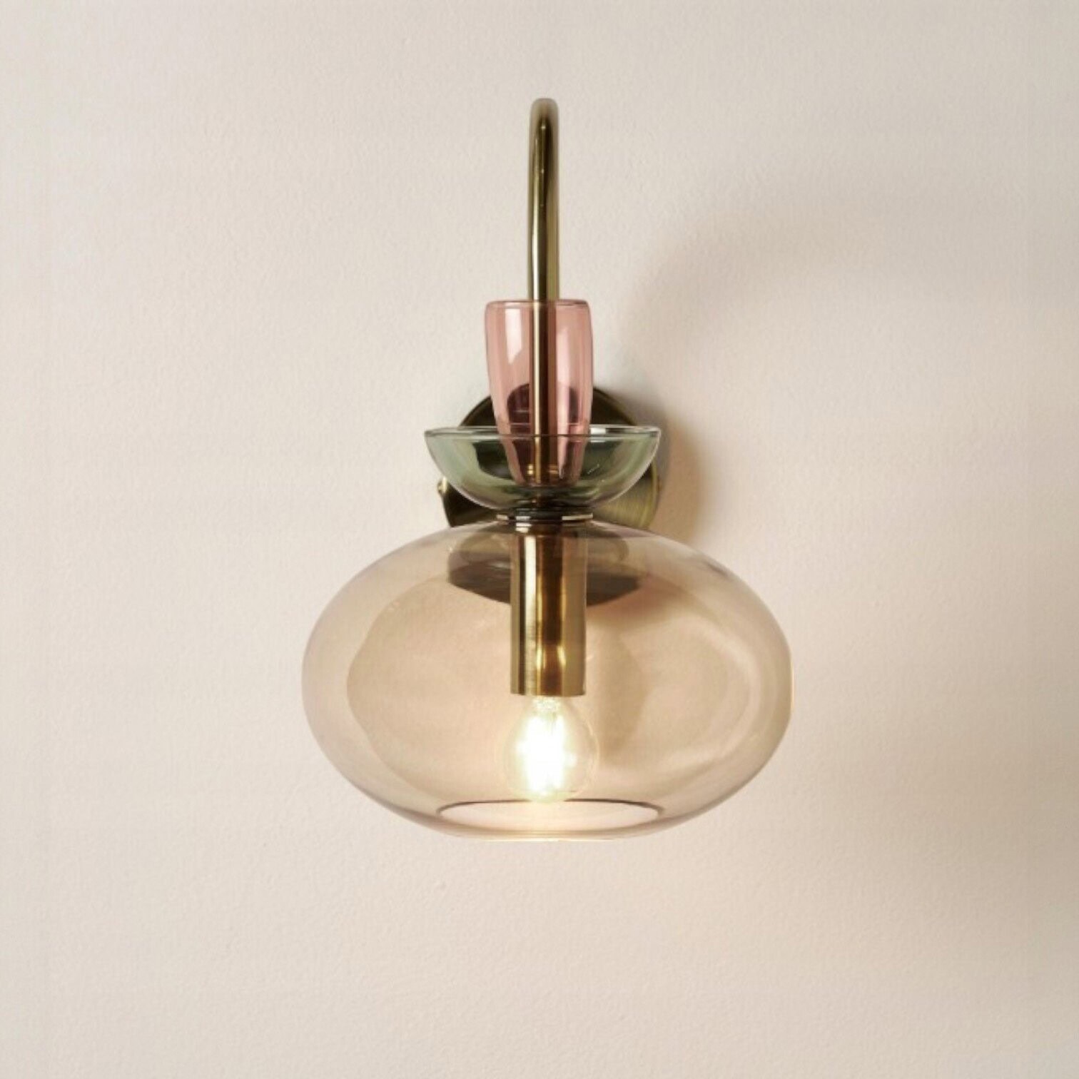 Sienas lampa Nyra Sienas lampa Nyra