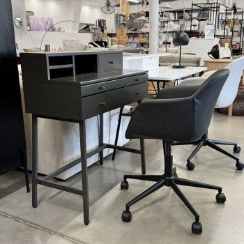 Rakstāmgalds Lias, melns