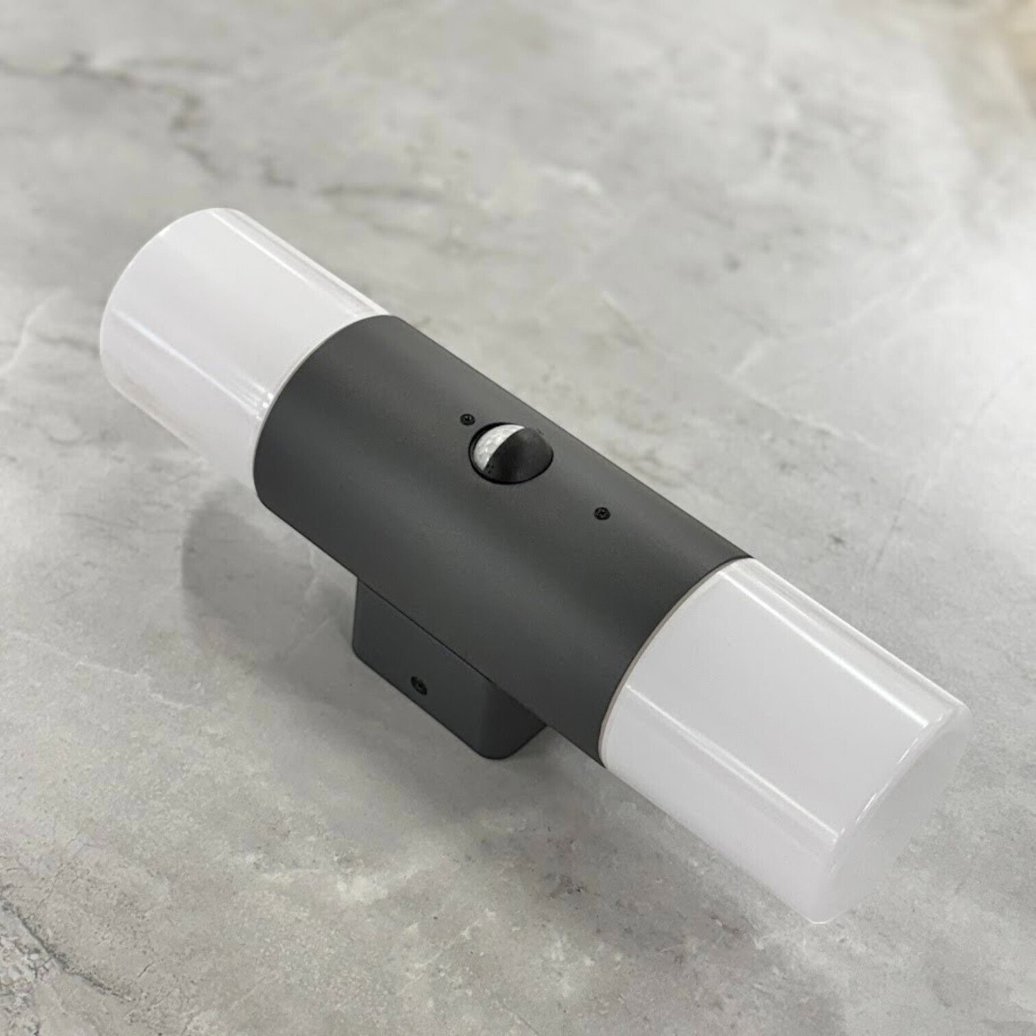 Āra sienas lampa Hoosic ar kustības sensoru Āra sienas lampa Hoosic ar kustības sensoru