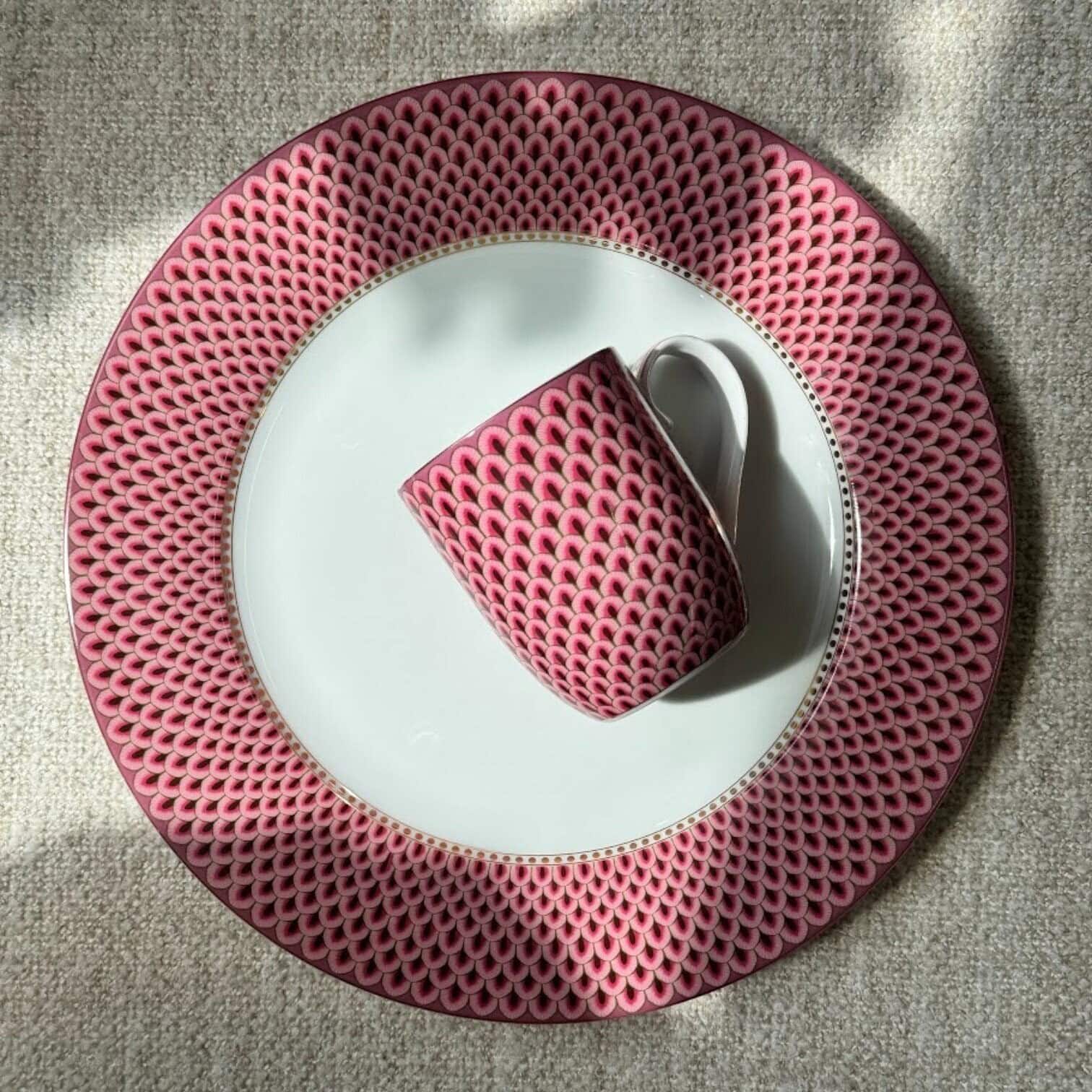 Šķīvis Flower Festival Scallop Dark Pink, 27cm Šķīvis Flower Festival Scallop Dark Pink, 27cm