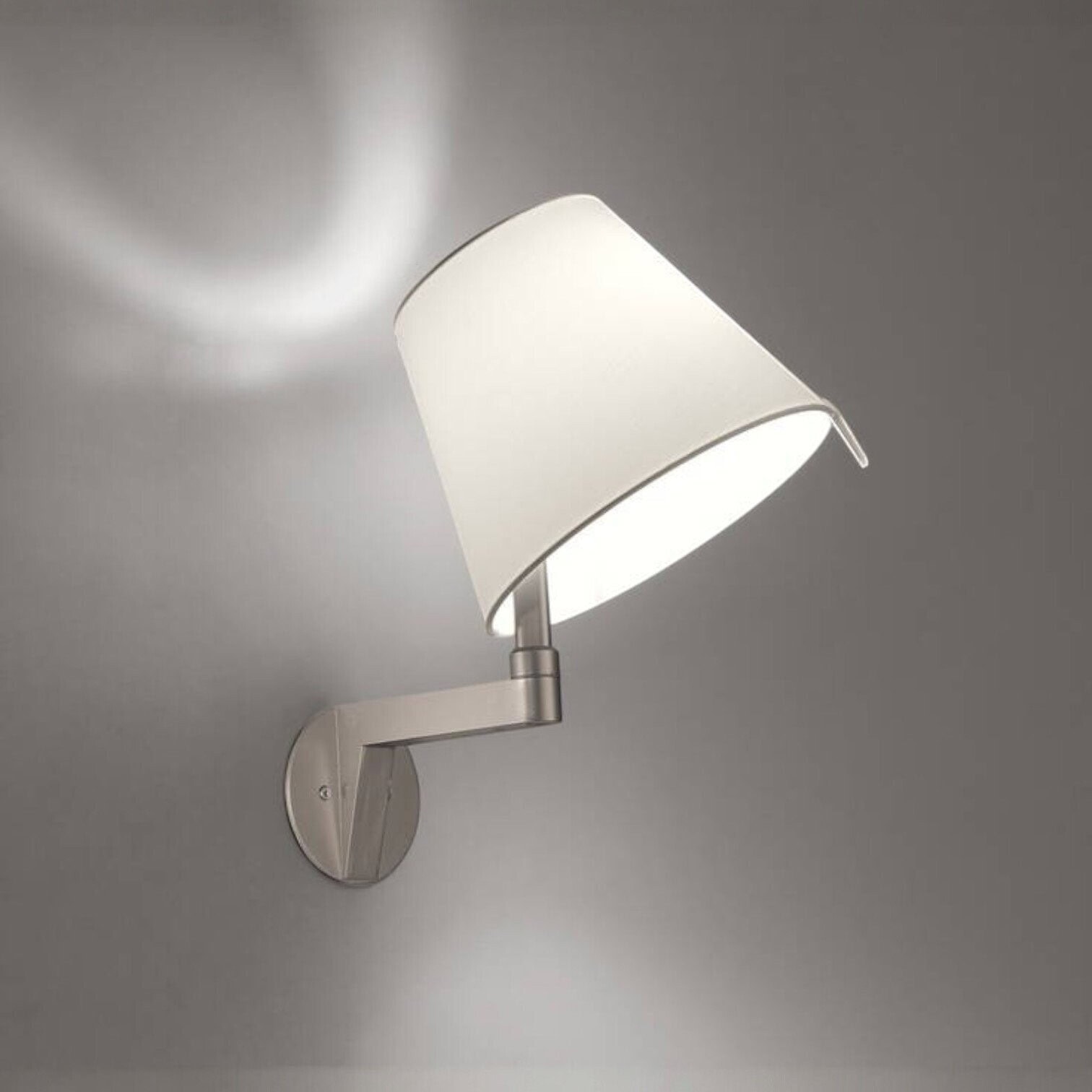 Sienas lampa Melampo , pelēka Sienas lampa Melampo , pelēka