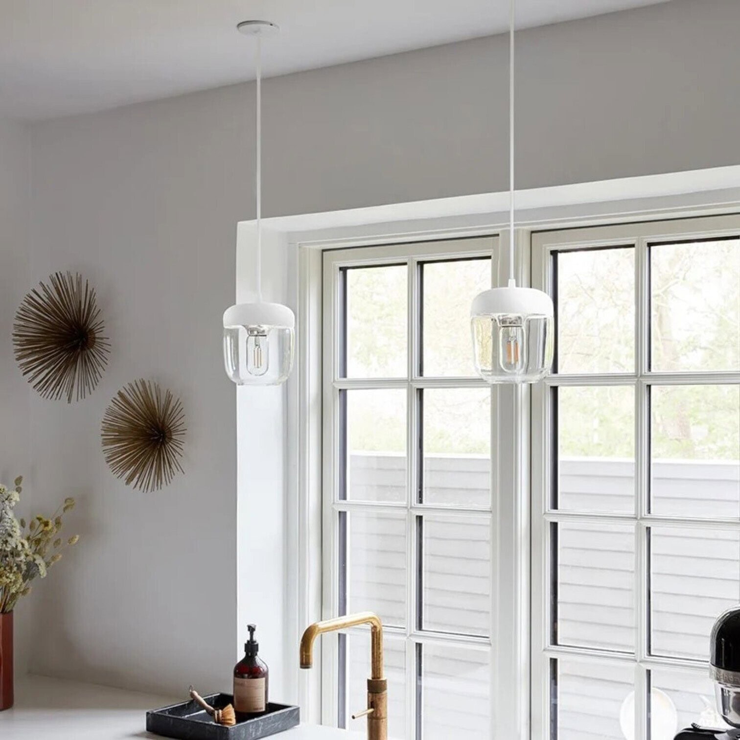 Griestu lampa/kupols Acorn, white/polished steel Griestu lampa/kupols Acorn, white/polished steel