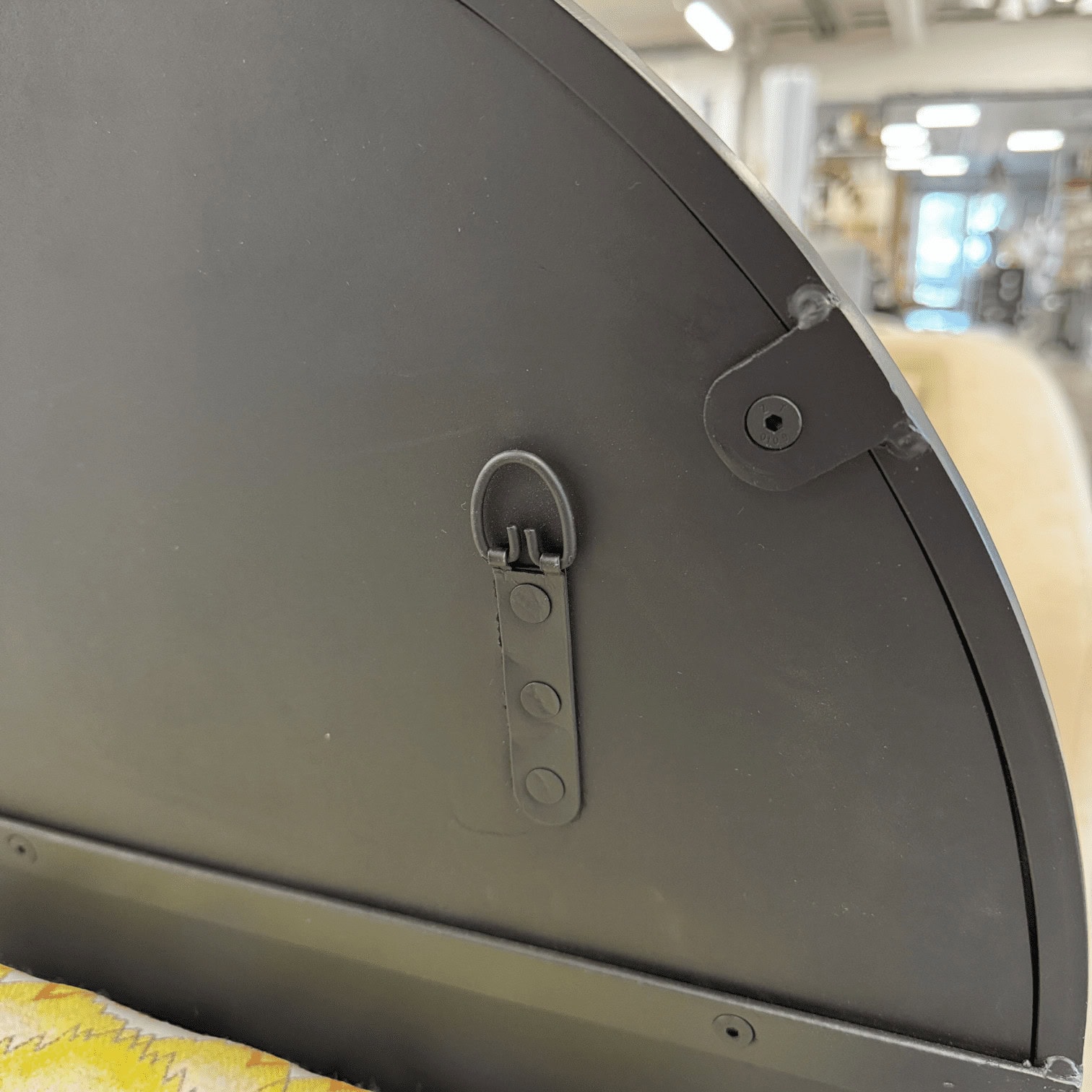 Sienas spogulis Verena ar marmora plauktu Sienas spogulis Verena ar marmora plauktu