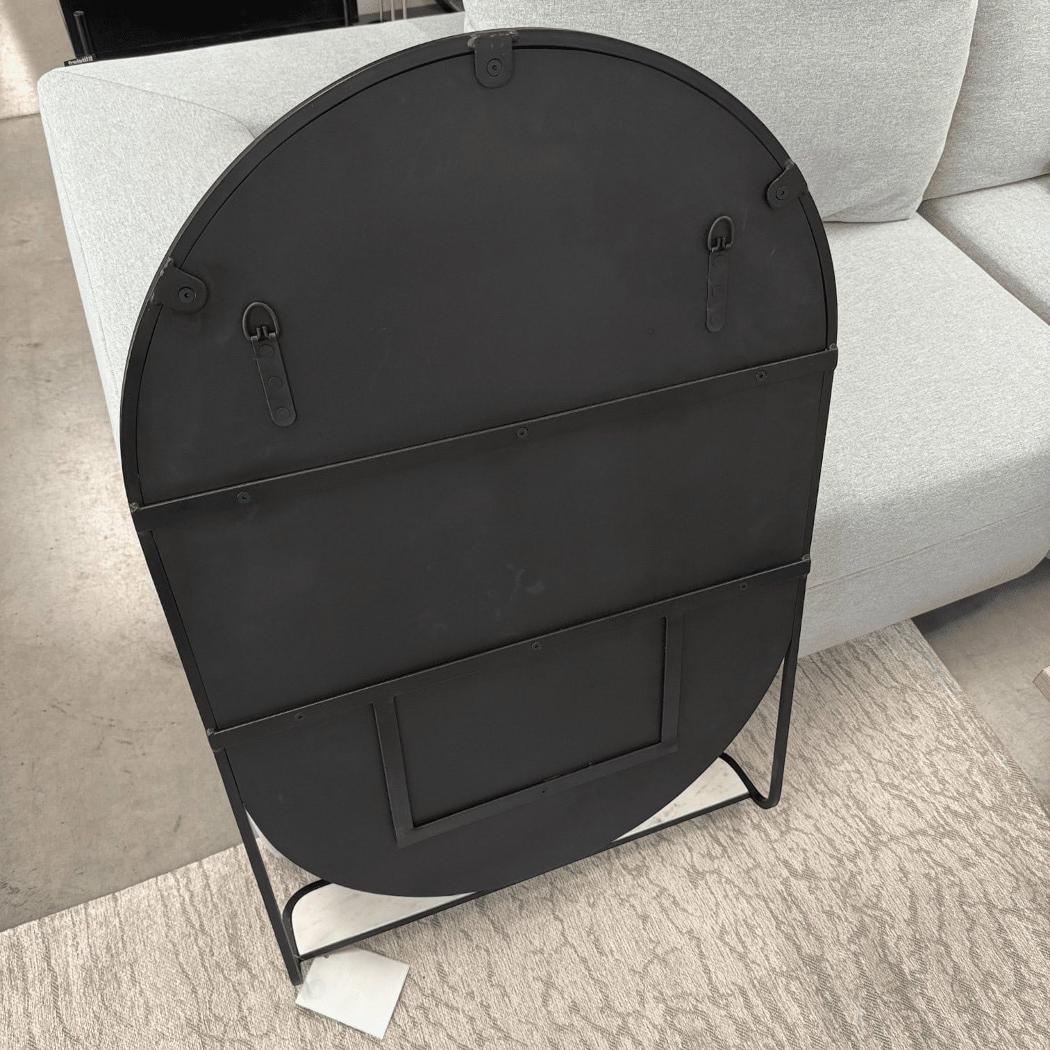 Sienas spogulis Verena ar marmora plauktu Sienas spogulis Verena ar marmora plauktu