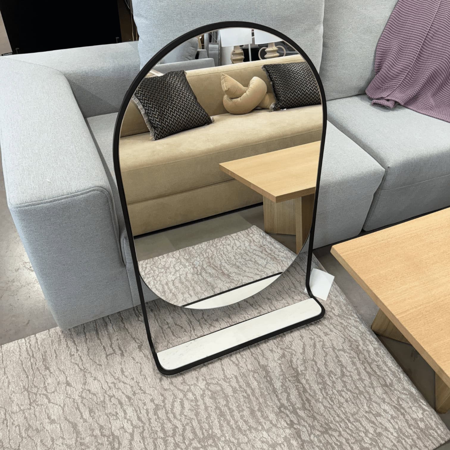 Sienas spogulis Verena ar marmora plauktu Sienas spogulis Verena ar marmora plauktu