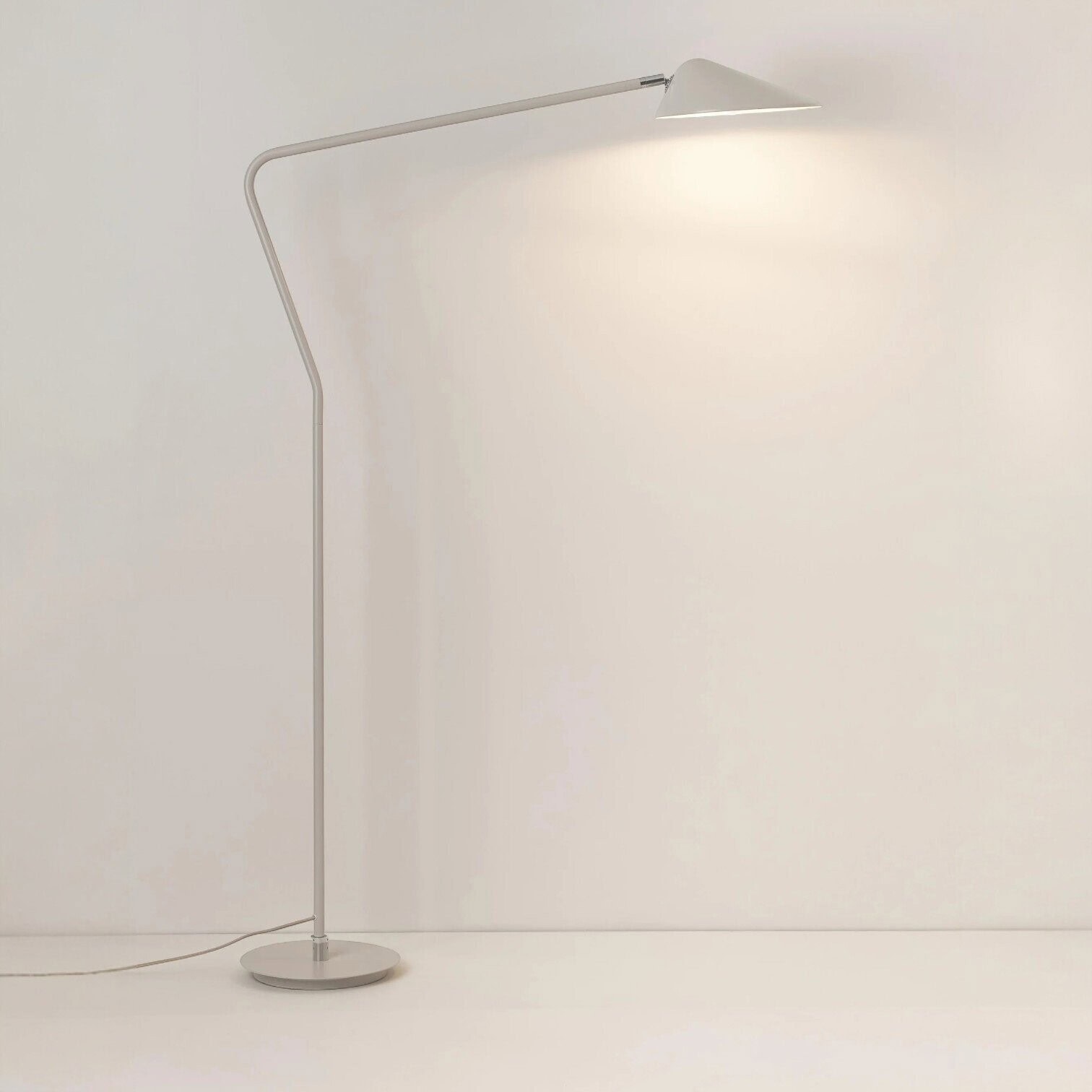 Stāvlampa Neron, bēša Stāvlampa Neron, bēša