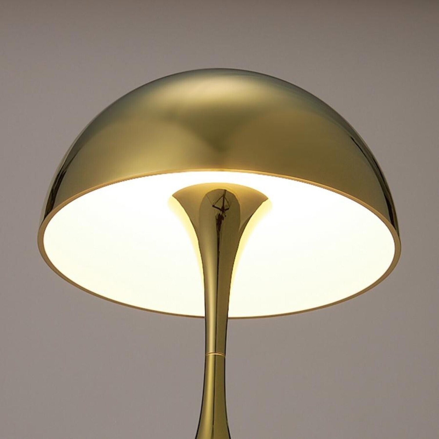 Galda lampa Panthella 160, LED, zelta Galda lampa Panthella 160, LED, zelta