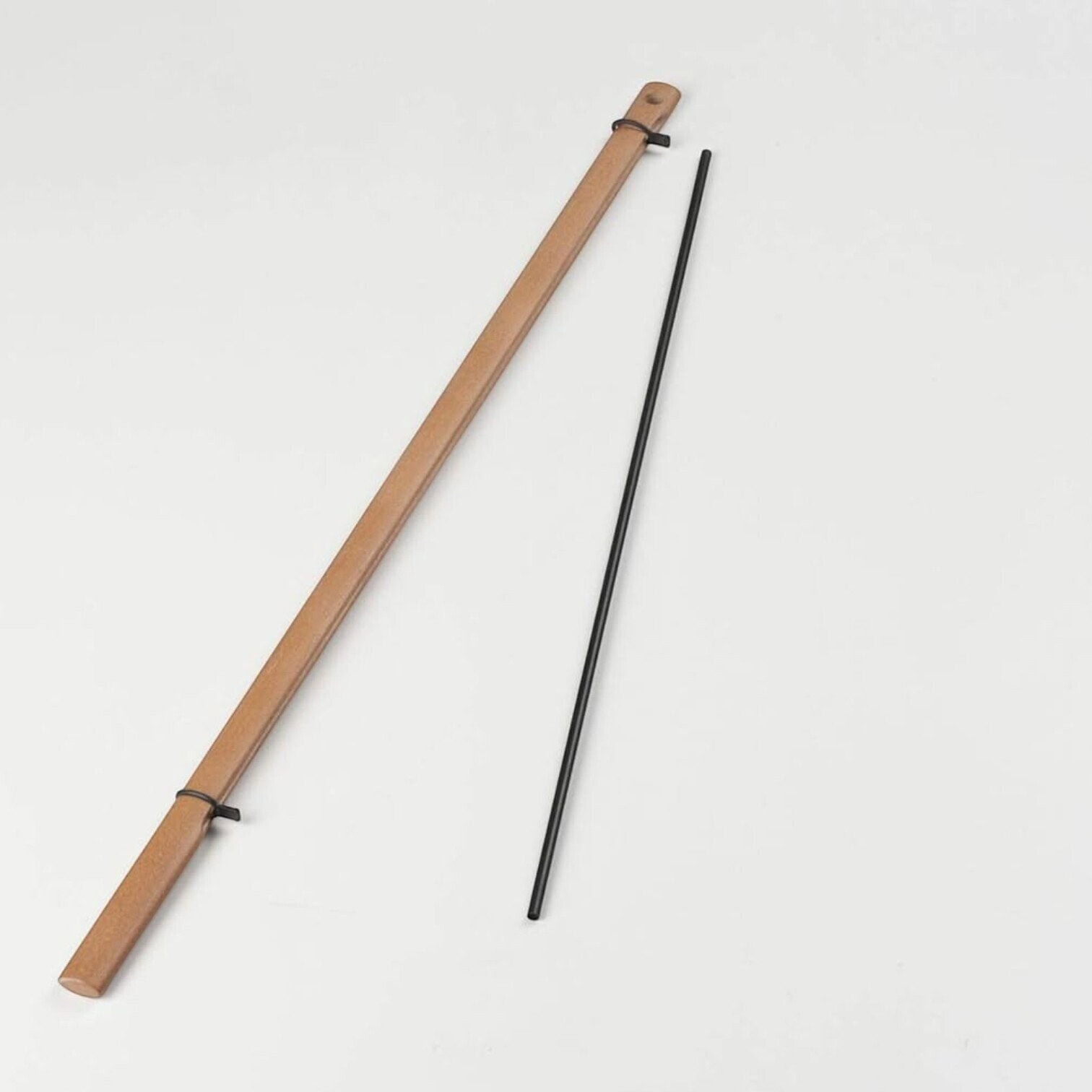 Avīžu turētājs, dižskabaržs Avīžu turētājs, dižskabaržs