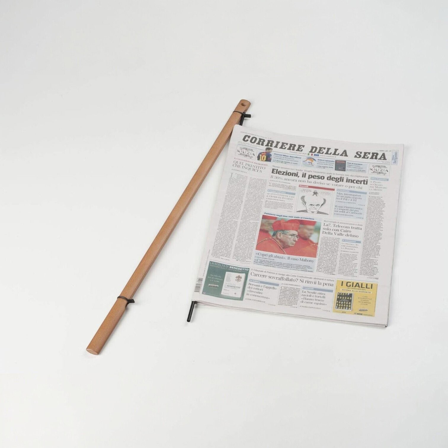 Avīžu turētājs, dižskabaržs Avīžu turētājs, dižskabaržs