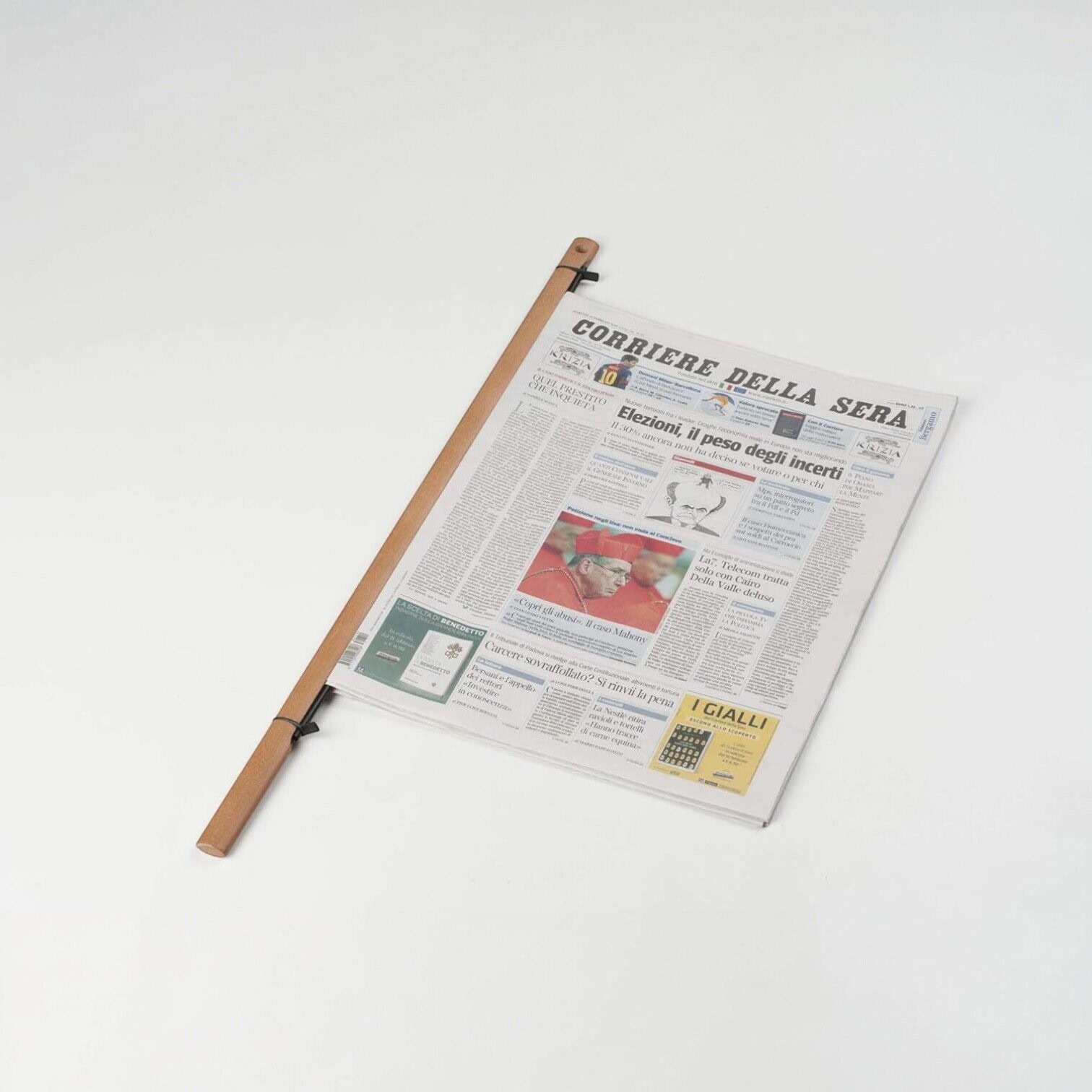 Avīžu turētājs, dižskabaržs Avīžu turētājs, dižskabaržs