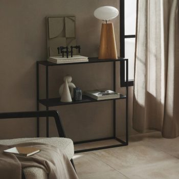 Plaukts Neptun, melns