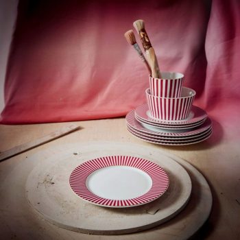 Šķīvis Royal Stripes Dark Pink, 17cm