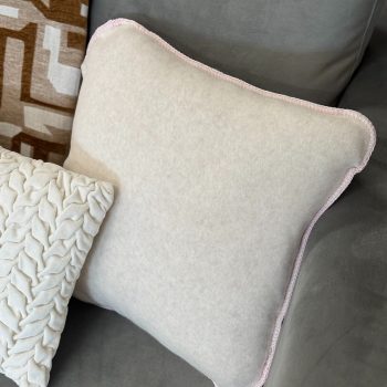 Spilvendrāna Inna, flīss, bēša/rozā, 40x40cm