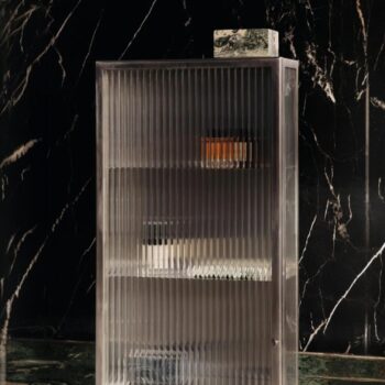 Sienas vitrīna Haze